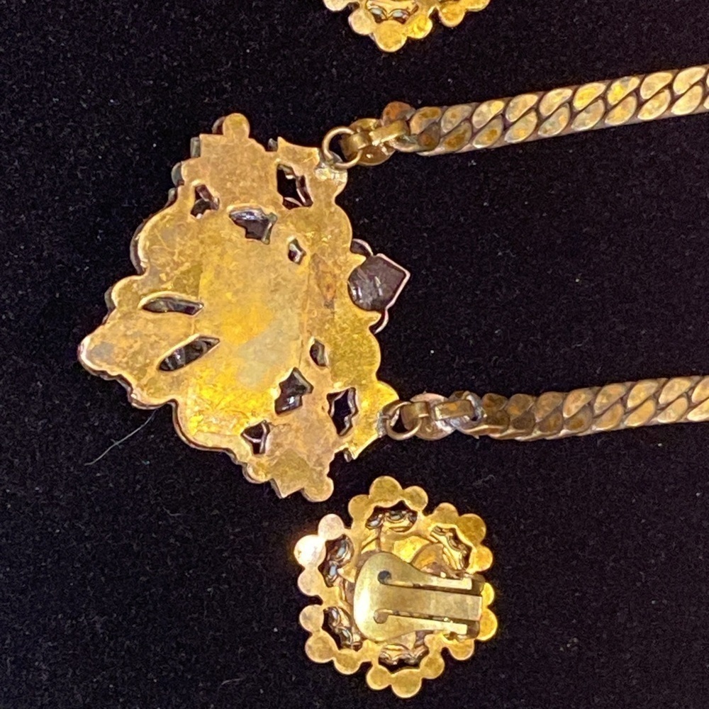 Unsigned Miriam Haskell necklace & Earrings set - Picture 4 of 6